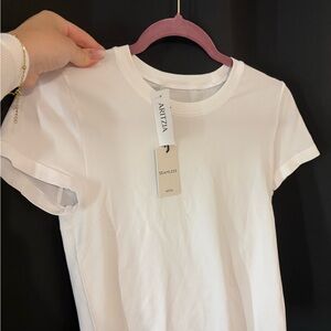 ARITZIA SEAMLESS TOP